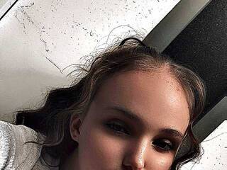 Ερωτική συνομιλία μέσω βίντεο MrsDiamond