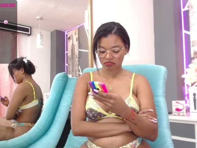 Εκπομπές οθόνης NatashaTrish