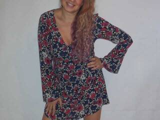 Ερωτική συνομιλία μέσω βίντεο NelleTEASE