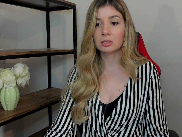 Εκπομπές οθόνης NinaDiva