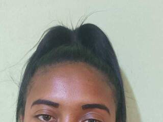 Ερωτική συνομιλία μέσω βίντεο Nisaina