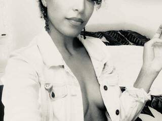 Ερωτική συνομιλία μέσω βίντεο NylaSweet