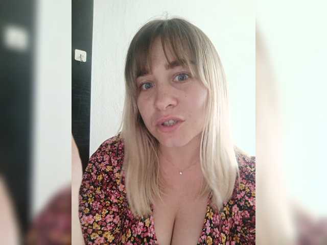 Φωτογραφίες Blondines69 Hey guys!:) Goal- #Dance #hot #pvt #c2c #fetish #feet #roleplay Tip to add at friendlist and for requests!