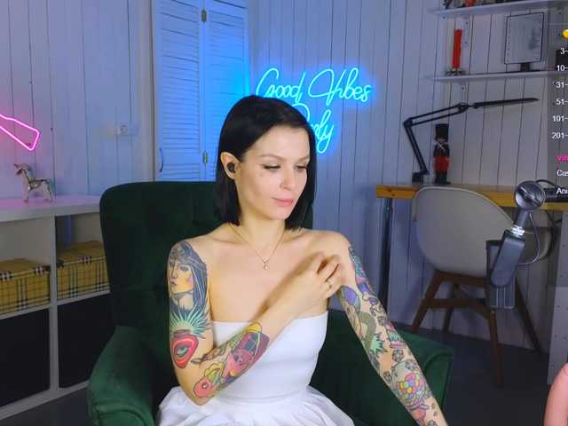 Εκπομπές οθόνης Katherine_Moor