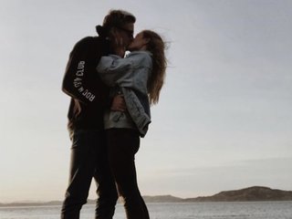Ερωτική συνομιλία μέσω βίντεο ParaHot