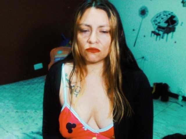 Φωτογραφίες ParisDannie fuck my hairy pussy gusy.. curvy latina here ..new here ;) #latina #lovense #hairypussy #anal #squirt #fontaine # feet