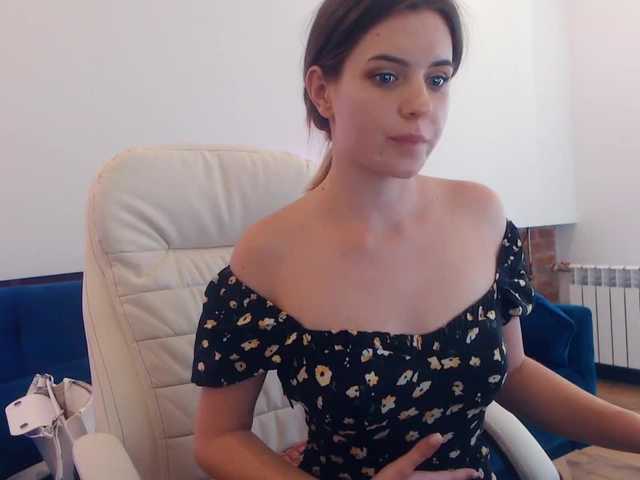 Εκπομπές οθόνης PolinaPrada