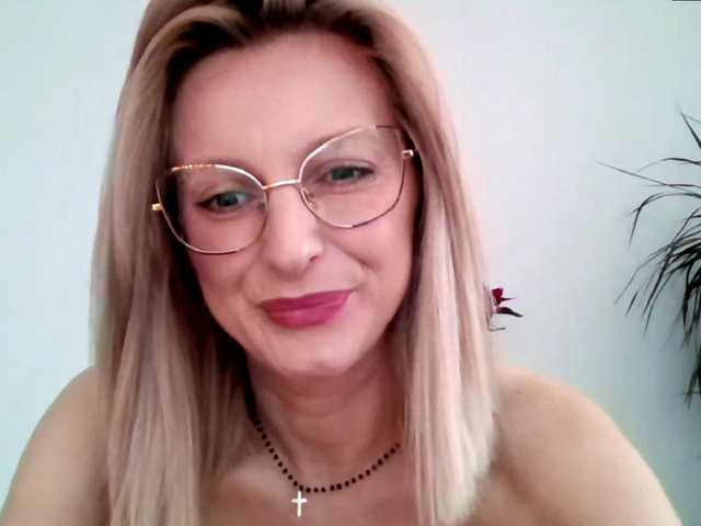 Φωτογραφίες RachellaFox Sexy blondie - glasses - dildo shows - great natural body,) For 500 i show you my naked body @remain