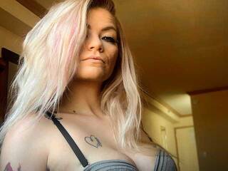 Ερωτική συνομιλία μέσω βίντεο realchichi