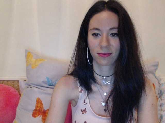 Φωτογραφίες Roselyn12 Hello to all ... welcome you ;-) ...100 tokens - Striptease , 150 tokens - Anal jewel , 200 tokens - big dildo in my pussy