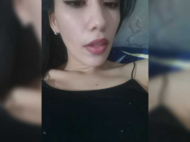 Εκπομπές οθόνης RuthAhGlamor