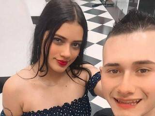 Ερωτική συνομιλία μέσω βίντεο sacha-adam