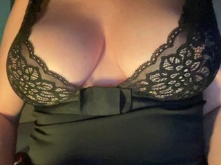 Ερωτική συνομιλία μέσω βίντεο Sandra-public-boobs