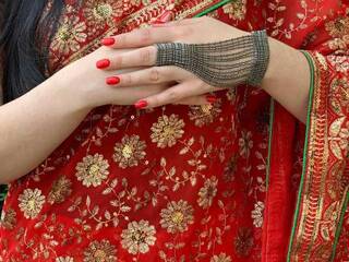 Ερωτική συνομιλία μέσω βίντεο Saranya