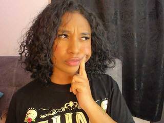 Ερωτική συνομιλία μέσω βίντεο sarasophie