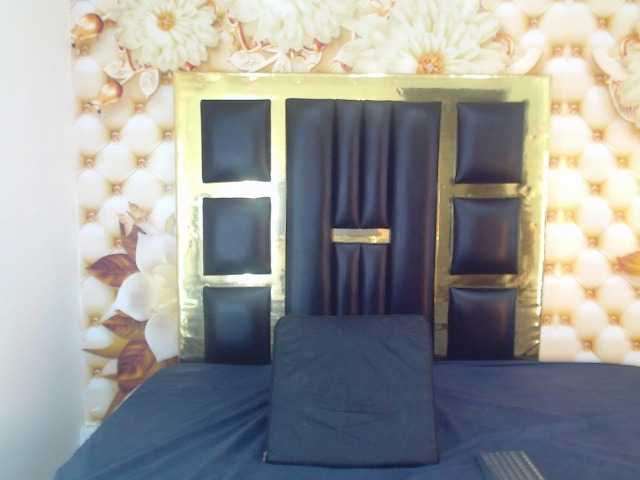 Εκπομπές οθόνης SashaFitzz