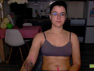 Ερωτική συνομιλία μέσω βίντεο Sashanotfound