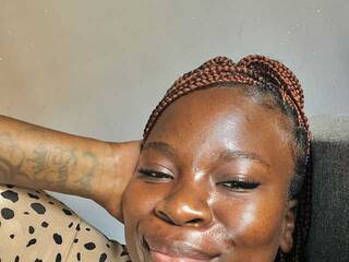 Ερωτική συνομιλία μέσω βίντεο Secymelanin