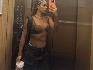 Ερωτική συνομιλία μέσω βίντεο SeleneRouge