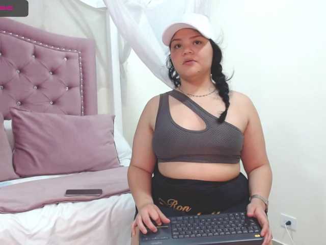 Φωτογραφίες SharlotteThom hi guys wolcome too my room// show oios 25 tks // spank ass 65 // come and difruta on my naughty side today and willing to play a lot with you!!