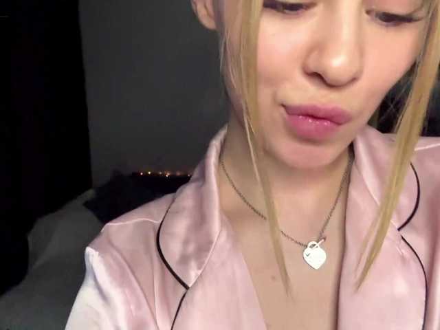 Εκπομπές οθόνης ShyElisa