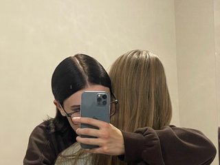 Ερωτική συνομιλία μέσω βίντεο shyyyygirls