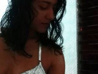 Ερωτική συνομιλία μέσω βίντεο simonebastet