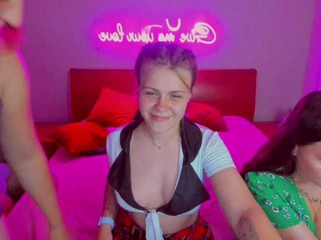 Εκπομπές οθόνης SixNipples