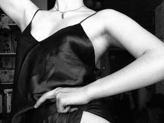 Ερωτική συνομιλία μέσω βίντεο small-monstr