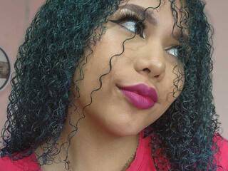 Ερωτική συνομιλία μέσω βίντεο smiling-curly