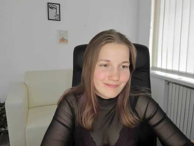 Φωτογραφίες Shinylola hello! i`m new one here! and I`m totally shy ♥ who wanna see my dance? or maybe strip in pvt? ehehe #new #teen #18