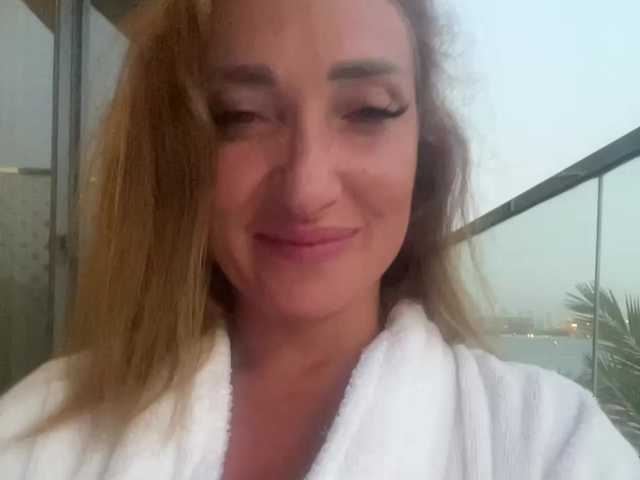 Εκπομπές οθόνης Miss_Stella