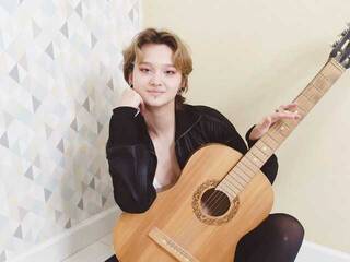 Ερωτική συνομιλία μέσω βίντεο StrawberryLoa