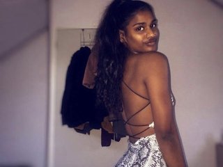 Ερωτική συνομιλία μέσω βίντεο surayaNdia