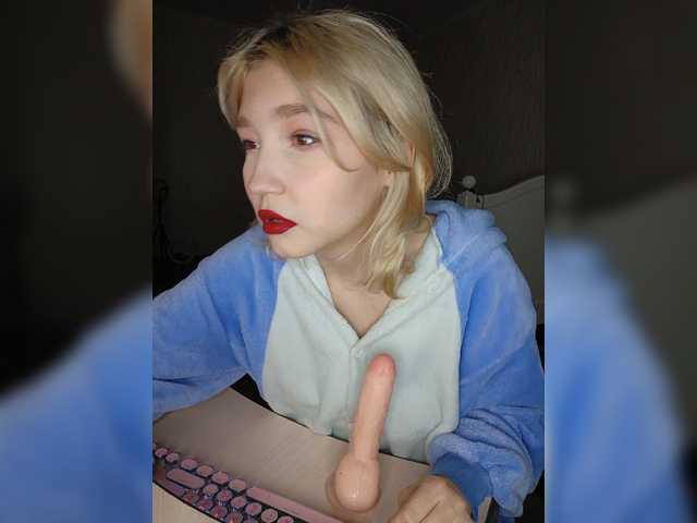 Φωτογραφίες SWEETLITTLE18 Hello!) I'm Leah! I'm 18 years old and I'm still a virgin. The topic of today is the deprivation of virginity. I have a countdown and when the right amount is collected, I will lose my virginity live!)You need to collect: @total Collected by