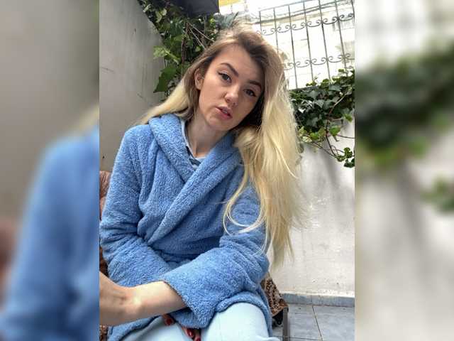 Εκπομπές οθόνης KristiIvanna