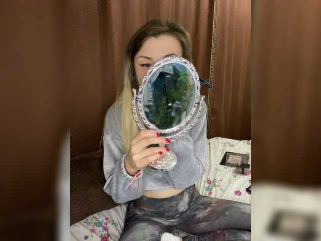 Εκπομπές οθόνης KristiIvanna