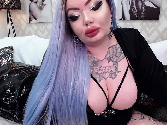 Εκπομπές οθόνης SavageQueen