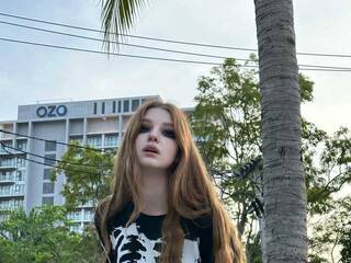 Ερωτική συνομιλία μέσω βίντεο ThreeHannahhh