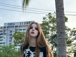 Ερωτική συνομιλία μέσω βίντεο ThreeHannahhh