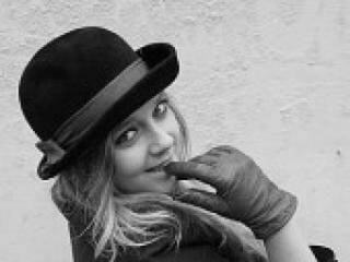 Ερωτική συνομιλία μέσω βίντεο tiinna