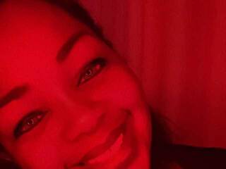 Ερωτική συνομιλία μέσω βίντεο Tina-rplay