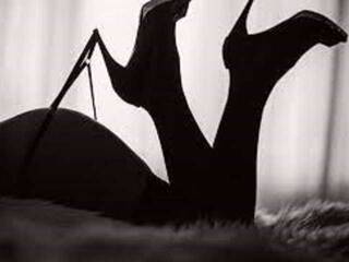 Ερωτική συνομιλία μέσω βίντεο TinaLoiisea