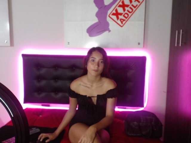 Φωτογραφίες TinnySofi18 Hi, it's my first day, I hope for your collaboration, I follow your advice #latina #skinny #feet #young #daddy #New