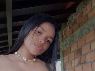 Ερωτική συνομιλία μέσω βίντεο Tiny-Annie