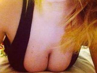 Ερωτική συνομιλία μέσω βίντεο titsbaaby