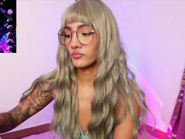 Εκπομπές οθόνης ToriValentine