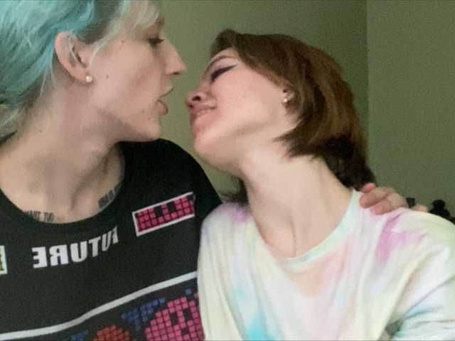 Εκπομπές οθόνης TreshGirls