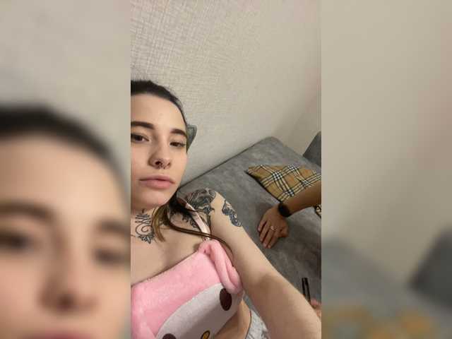 Εκπομπές οθόνης TreshGirls