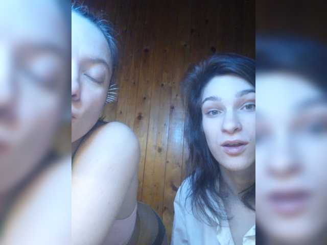 Εκπομπές οθόνης TreshGirls